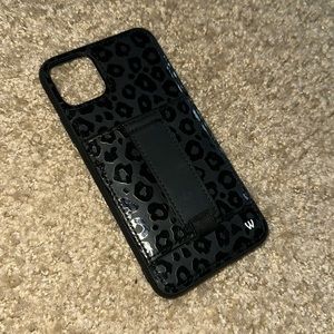 Walli iPhone 11 max pro case. Very good condition. Black leopard